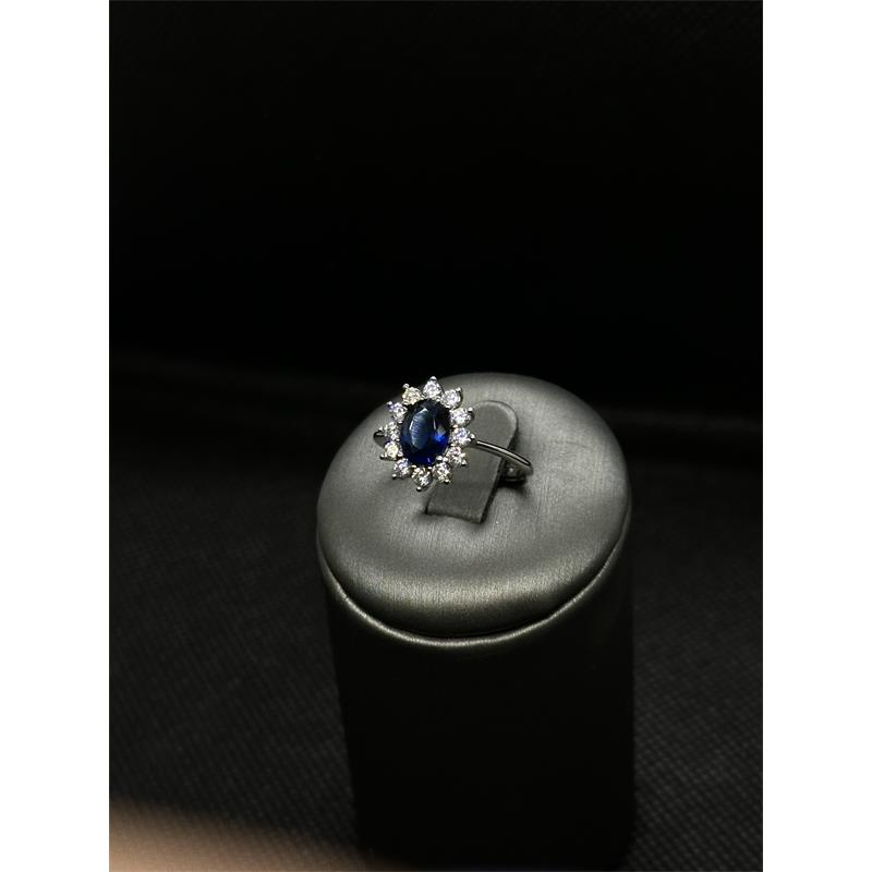 Anello in argento modello principessa